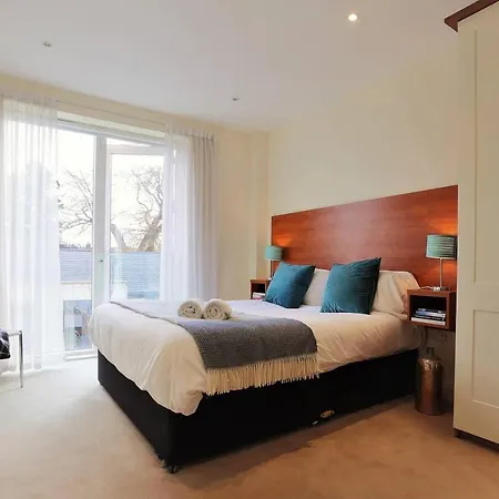 Luxury Walking Distance To City Centre. Apartmán