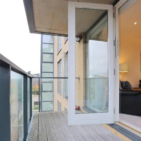Luxury Walking Distance To City Centre. *