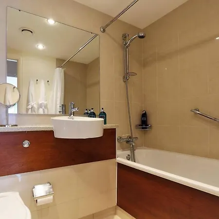 Luxury Walking Distance To City Centre. Apartmán *