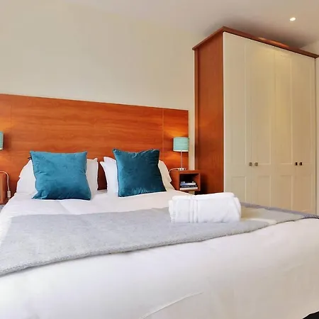 Luxury Walking Distance To City Centre.